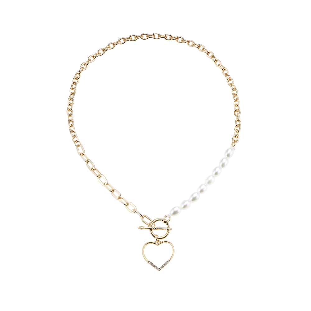 Halskæde, guldfarvet og små perler, hjerte vedhæng, toggle lås