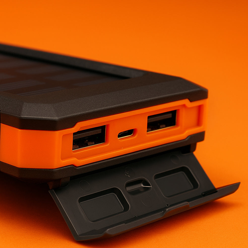 Powerbank 15.000 mAh - vandafvisende og med indbygget lommelygte
