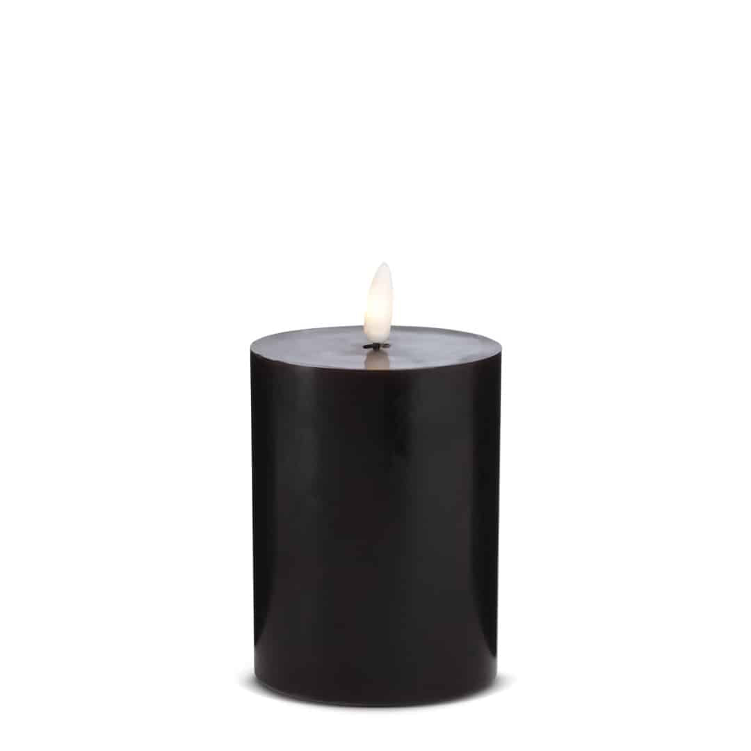 LED Stearinlys - 1 stk. - ø7,5 x 12,5 cm - m/3D flamme - (flere farver)