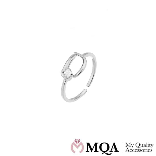 Ring elegant og minimalistisk design med lille funklende sten