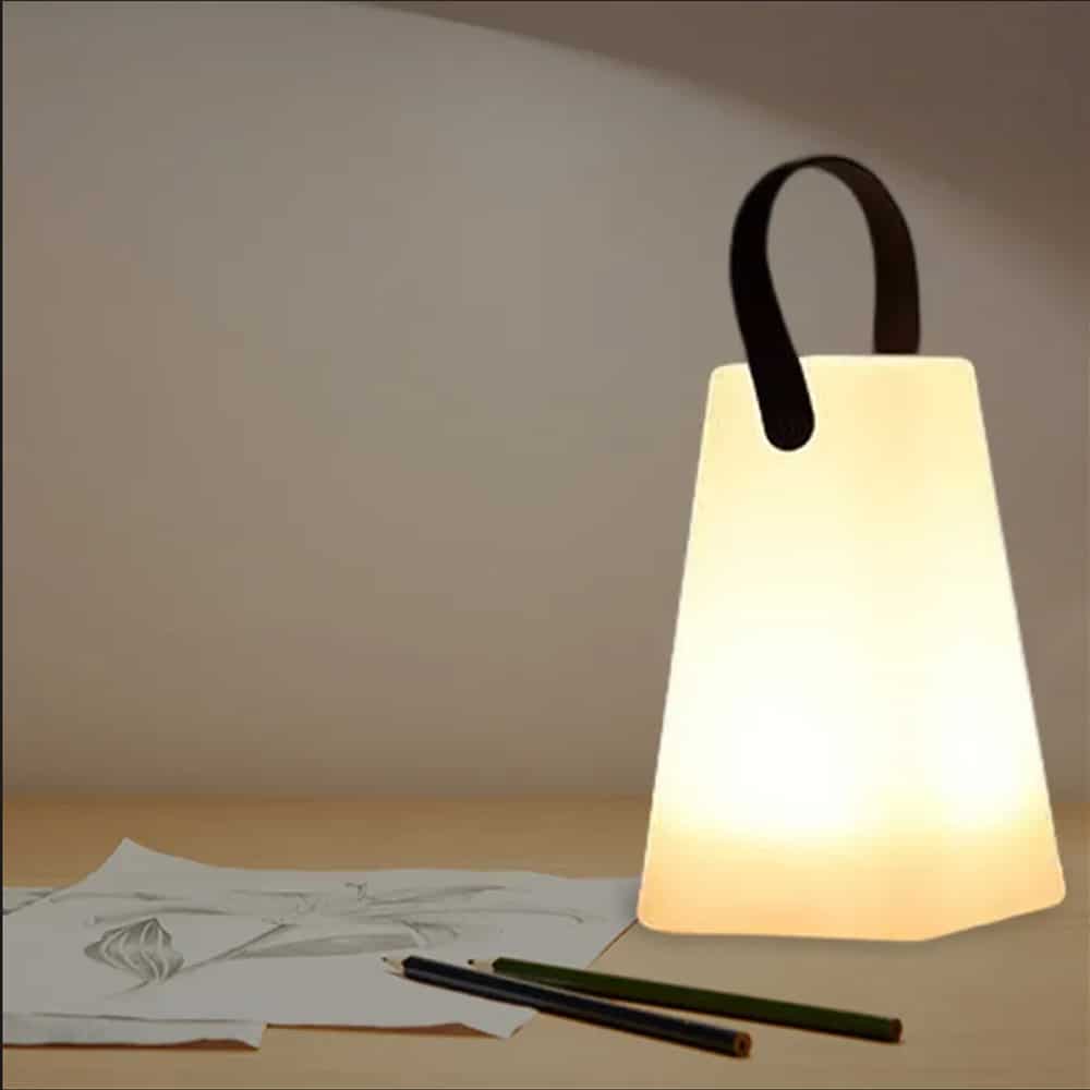 Bordlampe LED med hank - firkantet eller oval - RGB farveskift -