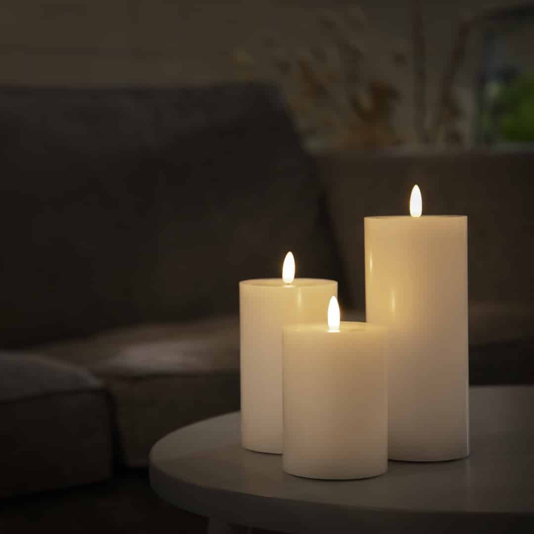 LED Stearinlys - 1 stk. - ø10 x 10 cm - m/3D flamme - (flere farver)