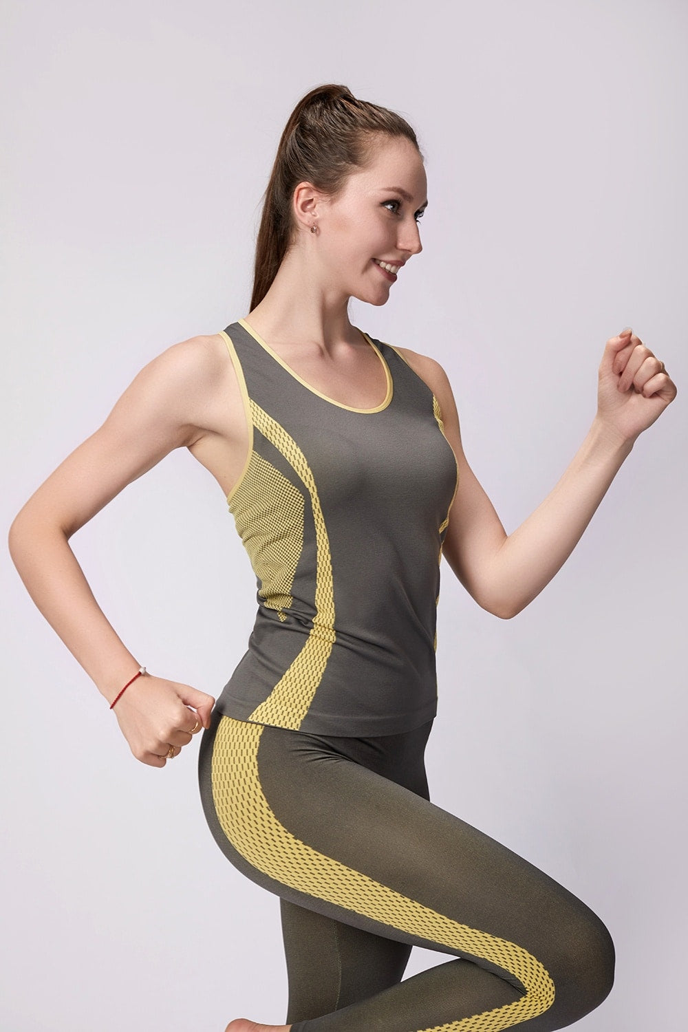 Yoga/træningssæt (fås i flere farver)