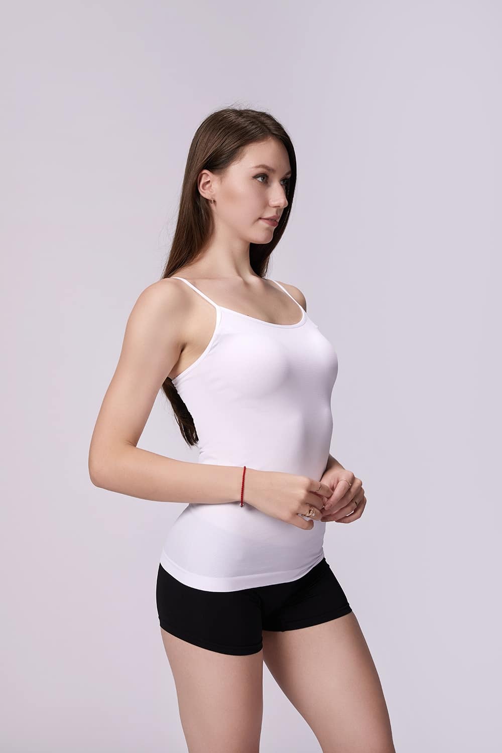 Top med smal strop - pakke med 2 stk (sort og hvid)