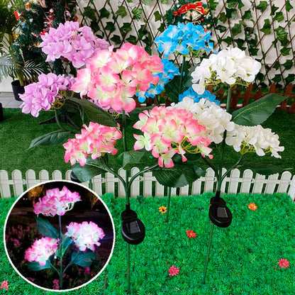 Havelamper med solcelleteknologi – perfekt til at lysne din have og skabe stemning uden ekstern strøm.