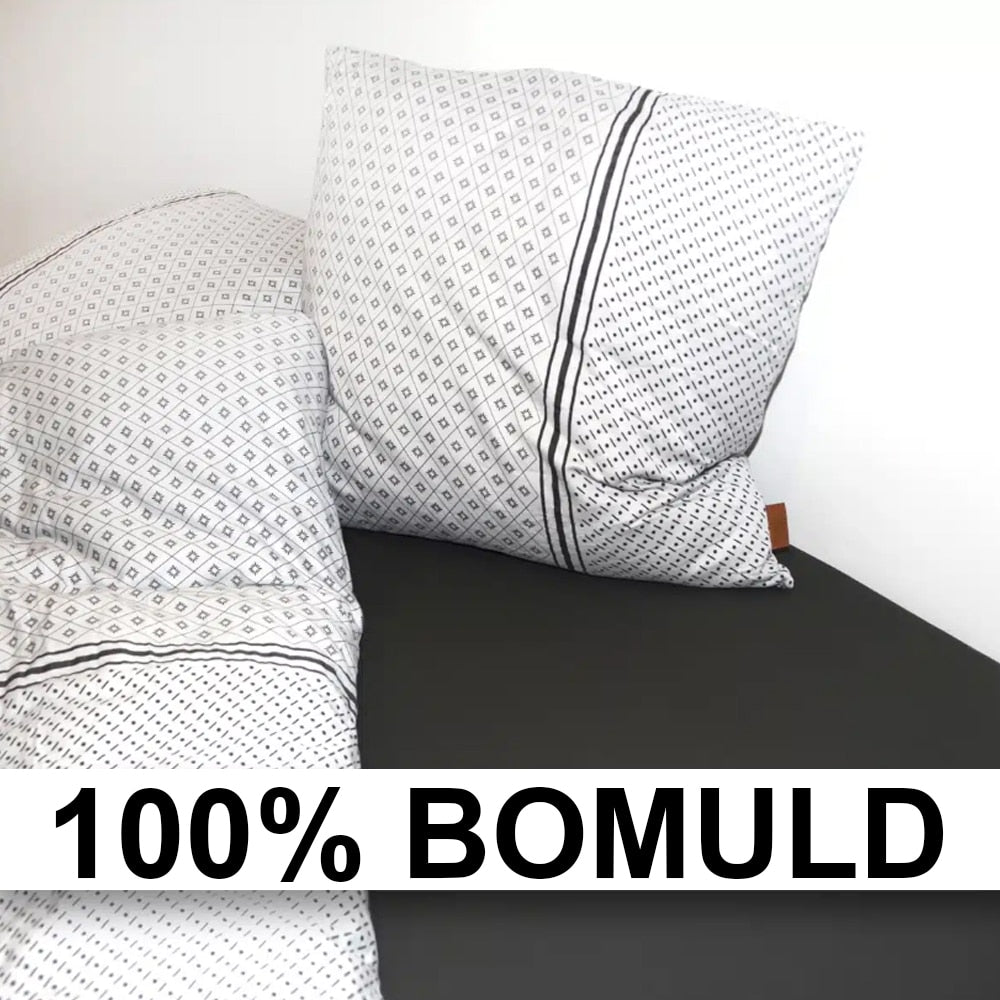 Lækker dyne og pude af 100 procent bomuld.