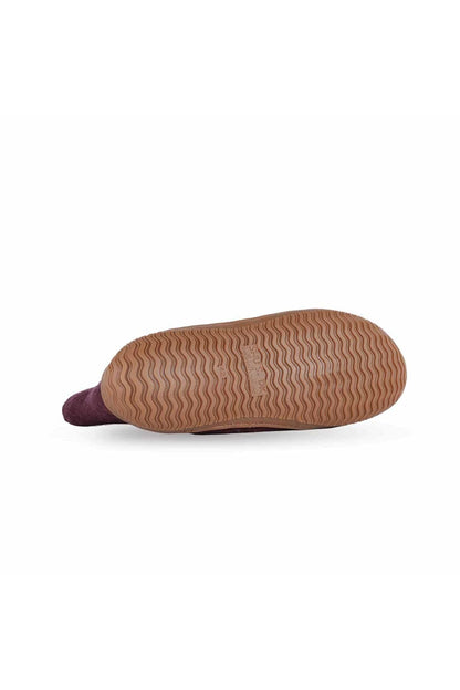 Håndlavede lilla uld støvler fra Shus.dk, lavet af 100% New Zealandsk uld, sikrer varme og komfort. Med høj skaft og natur gummisål. Dansk design.