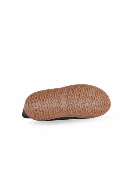 Håndlavede koksgrå uld hjemmesko med høj skaft fra Shus.dk, lavet af 100% New Zealandsk uld, sikrer varme og komfort. Med natur gummisål. Dansk design.