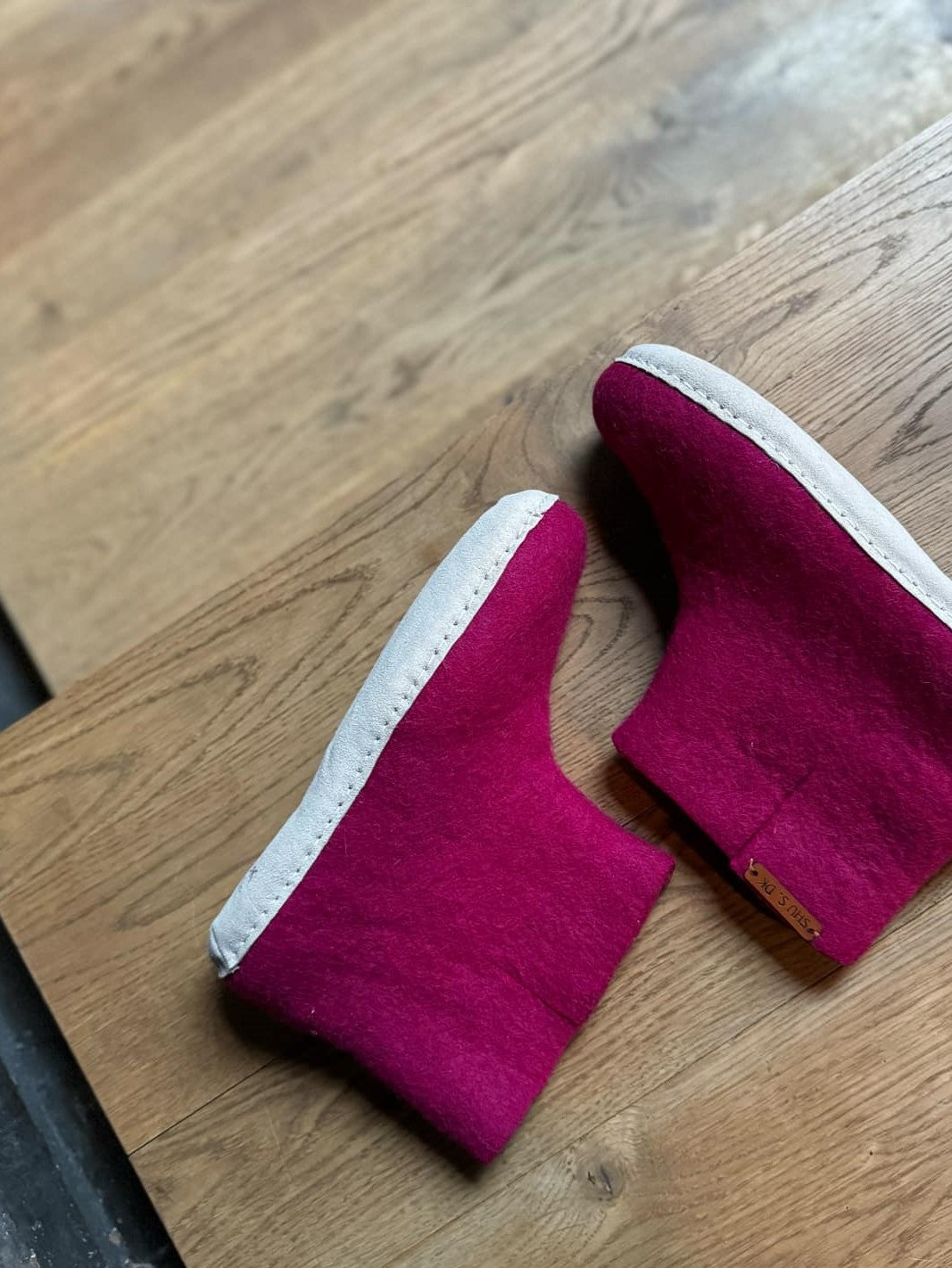 Hjemmesko med høj skaft af 100% ren uld - Model pink m/sål i skind