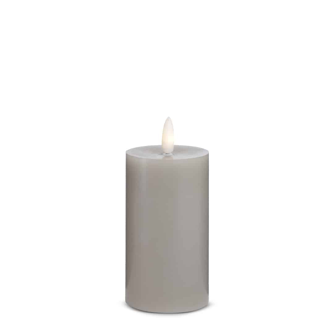 LED Stearinlys - 1 stk. - ø5,5 x 12,5 cm - m/3D flamme - (flere farver)
