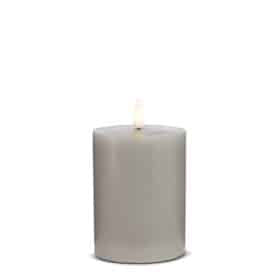 LED Stearinlys - 1 stk. - ø7,5 x 12,5 cm - m/3D flamme - (flere farver)