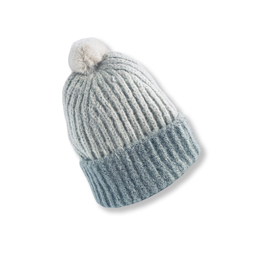 Trendy strikhue med kvast og foldekant