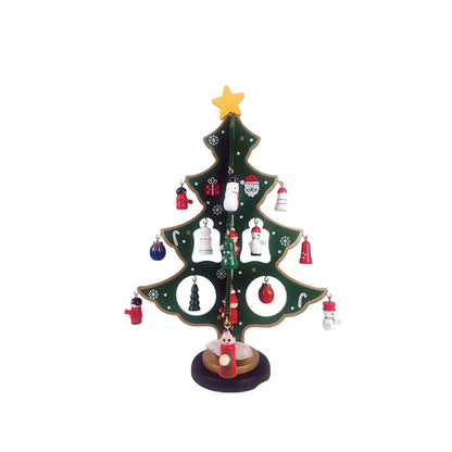 Juletræer i træ – hver med 20 håndmalede figurer, rød eller grøn (Højde 25,5 cm.)