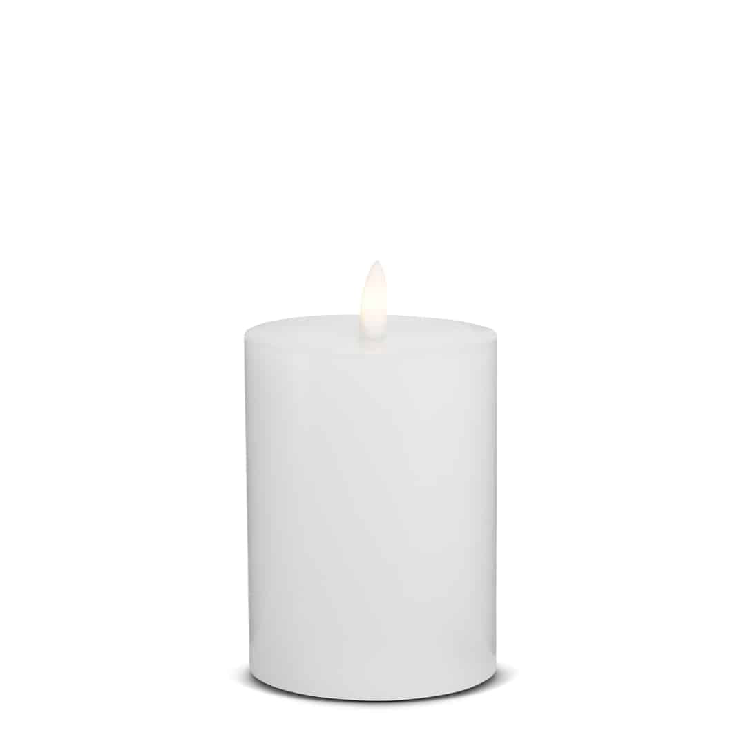 LED Stearinlys - 1 stk. - ø7,5 x 12,5 cm - m/3D flamme - (flere farver)