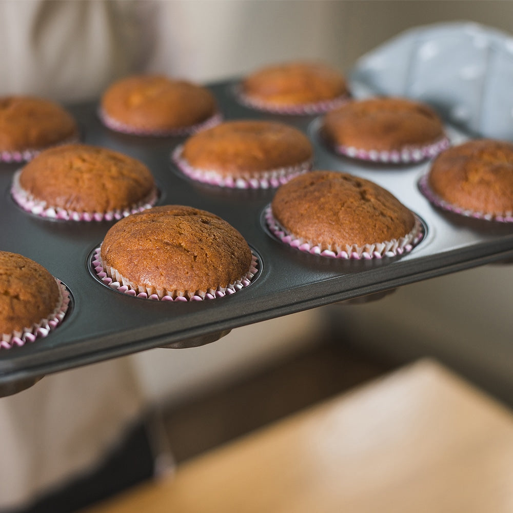 Muffinform (6 eller 12 stk.) i Sort Stål - bag Lækkerier med Lethed!