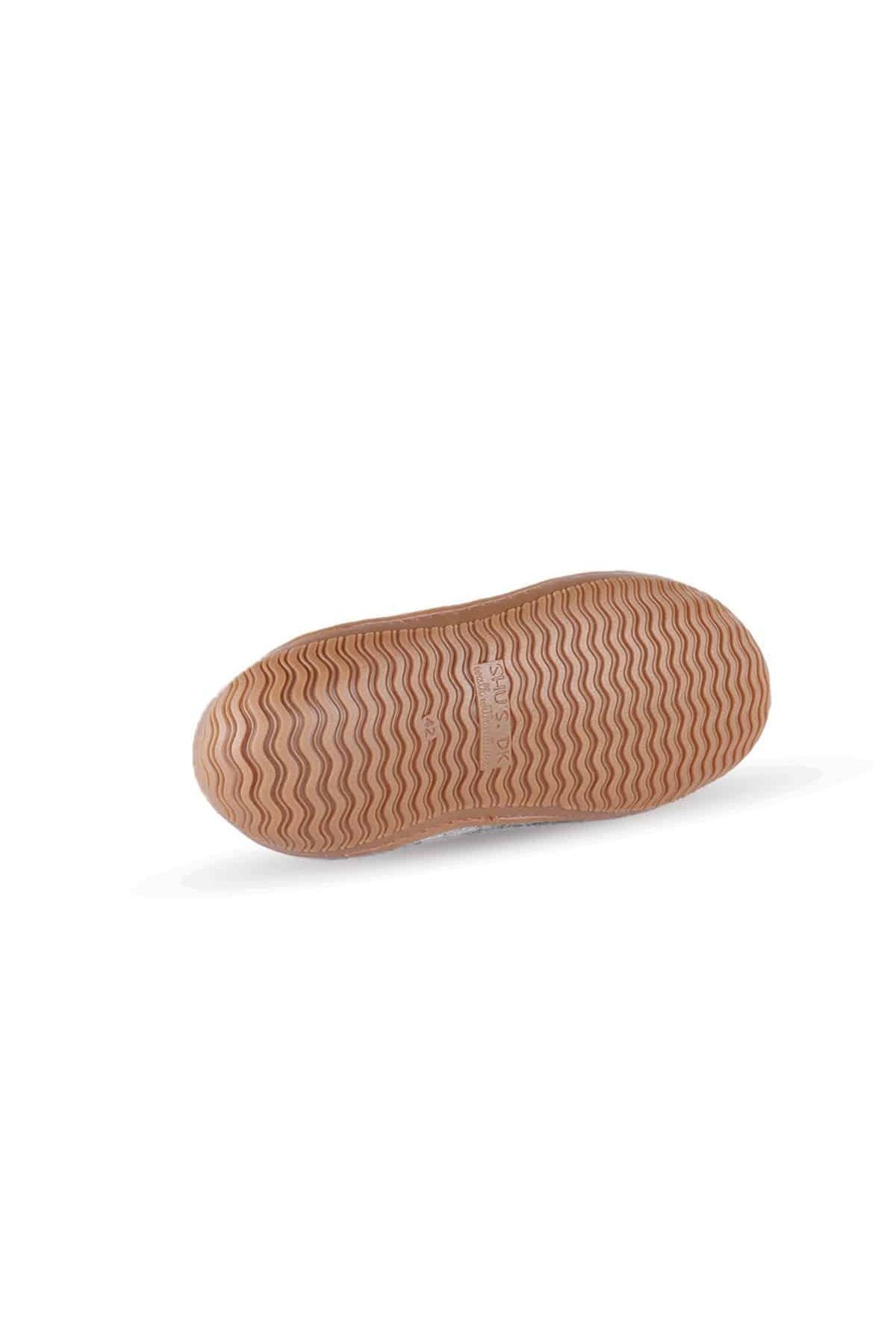 Håndlavede uldstøvler med gummisål fra SHUS – dansk design, højt skaft, ideel til vinterkomfort og stil.