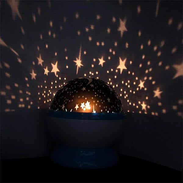 Flot natlampe med stjernehimmel