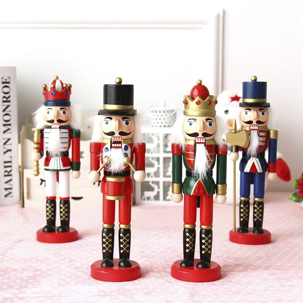 Nøddeknækker figurer i Træ  - 24 cm, sæt med 4 charmerende figurer -