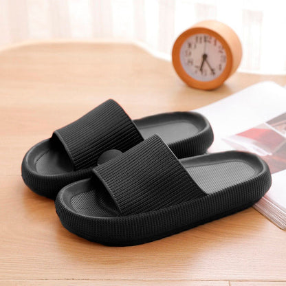 sandaler som slippers til stranden.