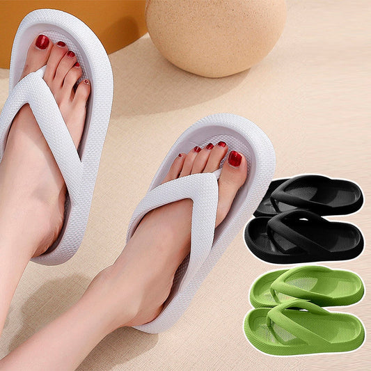 Tåsplit slippers – designet til komfort med stødabsorberende sål og skridsikre egenskaber.