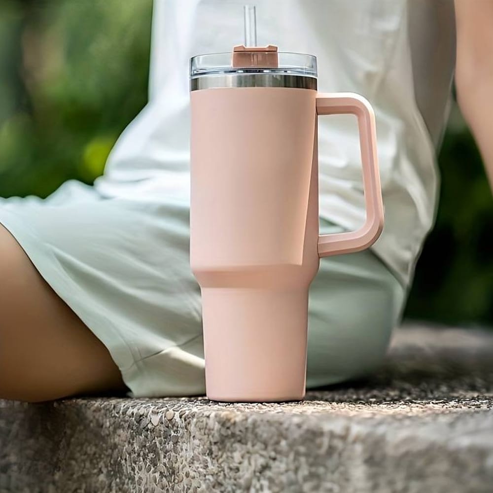 Tumbler termokop 1200 ml med håndtag, låg og sugerør (perfekt til kold/varm drikke)